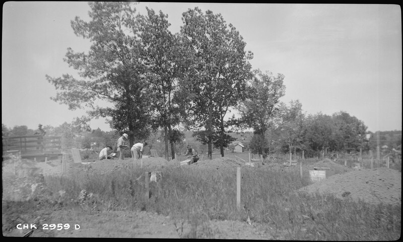 File:Waterloo Cemetery (Old), dis-internment work - NARA - 279769.tiff