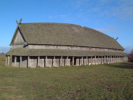 Fail:Wikingerburg_langhaus.JPG