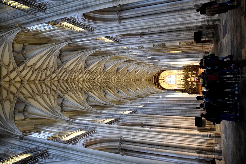 File:Winchester Cathedral (Holy Trinity) (46369403934).jpg