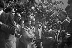 Zahomški fantje pojo pred cerkvijo v Gorjah na "žegnanjsko nedeljo" 1951.jpg
