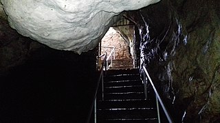 Влезот на пештерата Врело од внатрешната страна