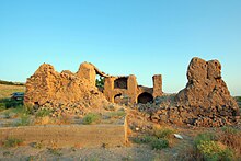 عکس از ویرانه چهارطاقی روستای کرمجگان قم که تخریب آن در دوره معاصر صورت گرفته