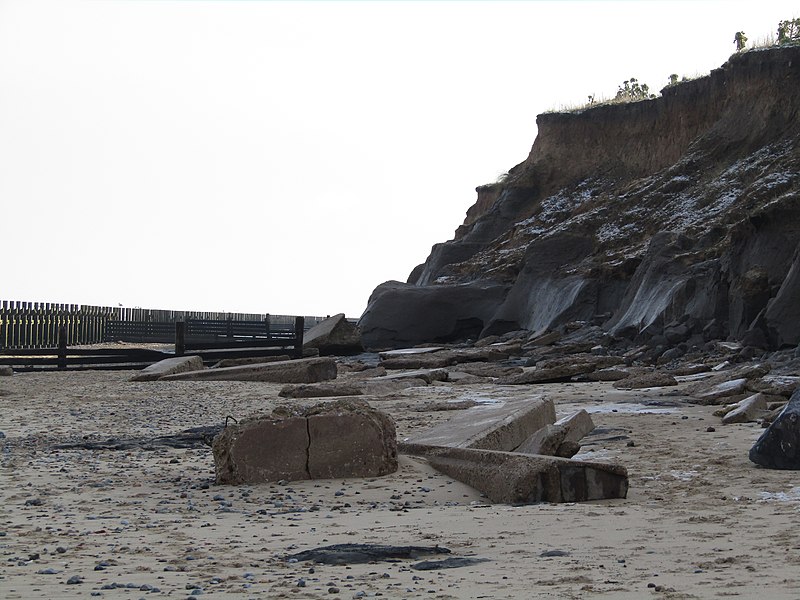 File:-2019-01-30 Remains of World War Two coastal defences, Walcott, Norfolk.JPG