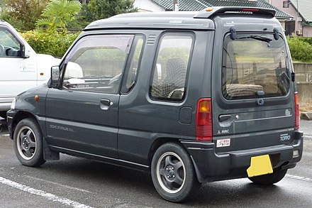 Rear view of the facelift Minica Toppo (1992-1993). Note protrusion in rear bumper.