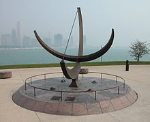 Archivo:2003-08-14_Adler_Planetarium_sundial.jpg