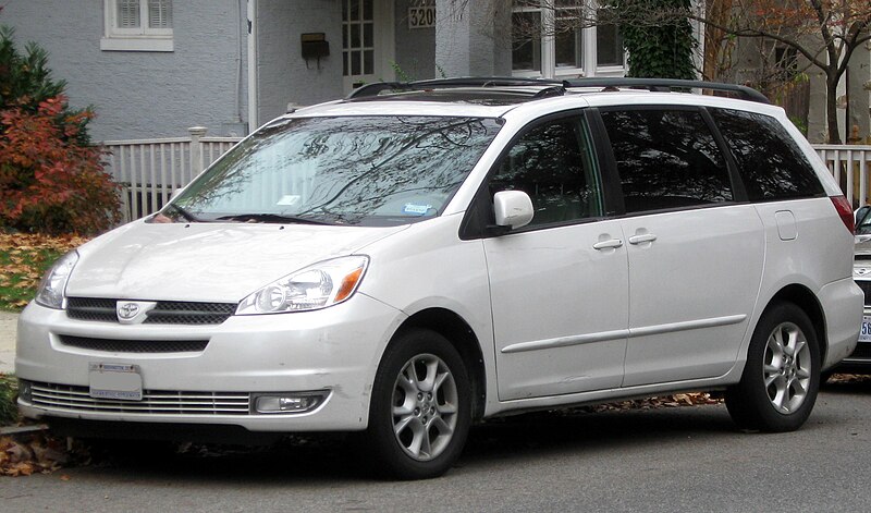 File:2004-2005 Toyota Sienna -- 11-20-2011.jpg