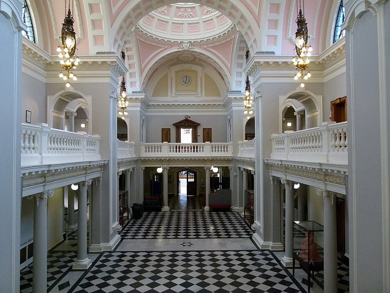 File:2015 London-Woolwich, interior Town Hall 20.jpg