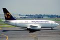 Boeing 737-301 de Magnicharters XA-UNM en el Aeropuerto Internacional de la Ciudad de México.