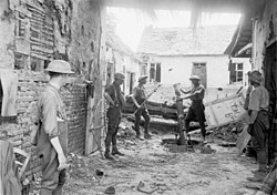 A Medium Trench Mortar Battery in action with 6-inch Newton mortars 1918. 3rdAustralianMediumTrenchMortarBatteryMorlancourt29May1918.jpeg