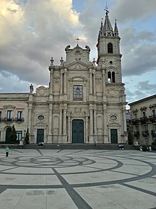 Acireale, San Pietron kirkko e Paolo.jpeg