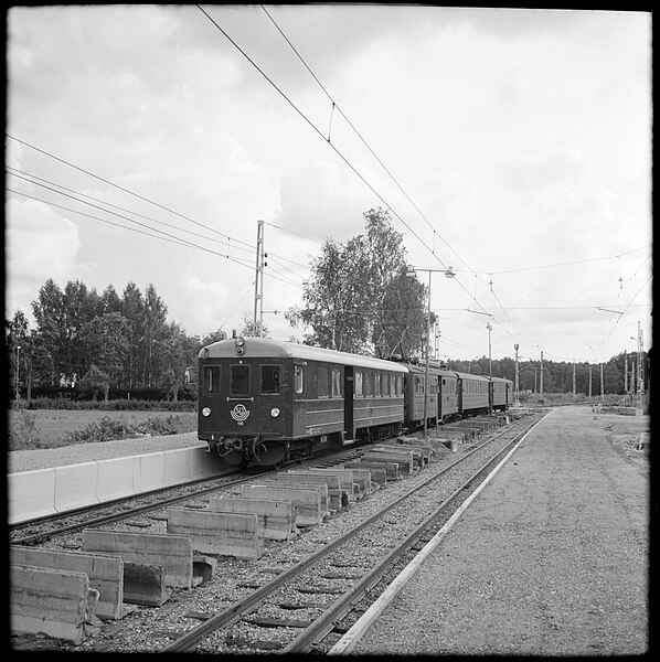 File:Aktiebolaget Storstockholms Lokaltrafik, SL UBp 116 på Lindholmen station. JvmKBDM04318.jpg