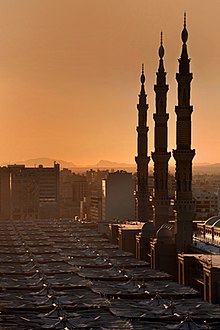 المسجد النبوى الشريف - صفحة 3 220px-Al-Masjid_al-NabawiZK