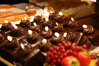 <span class="mw-page-title-main">Amandine (dessert)</span> Chocolate layer cake from Romania