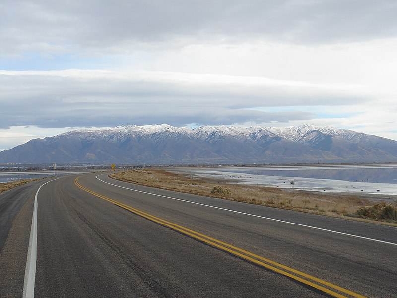 File:Antelope Island Causeway 2005.JPG