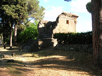 Appia antica 2-7-05 031.jpg