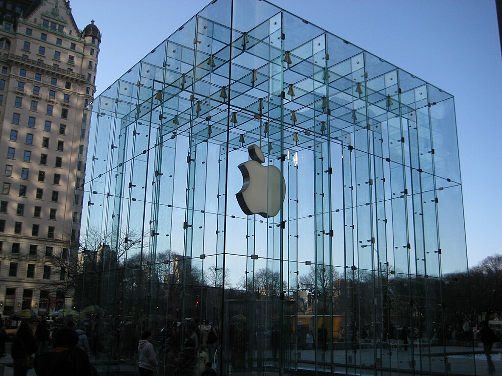 File:Apple Store Lenox Mall inside (8745564994).jpg - Wikimedia Commons