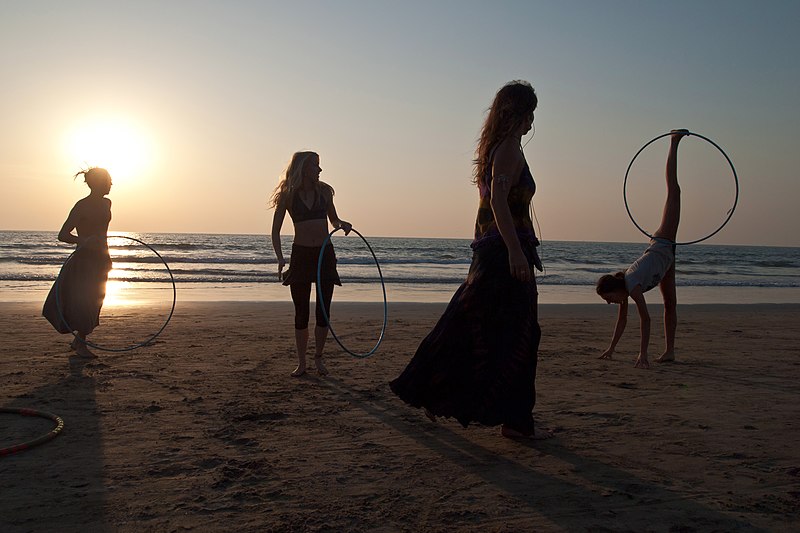 File:Arambol, Goa, Arambol live art gathering at sunset.jpg