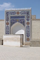 Porte d'entrée conduisant à la salle du trône.