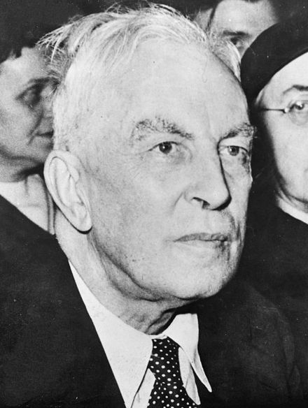 The historian Arnold J. Toynbee was a regular contributor in the early years of International Affairs