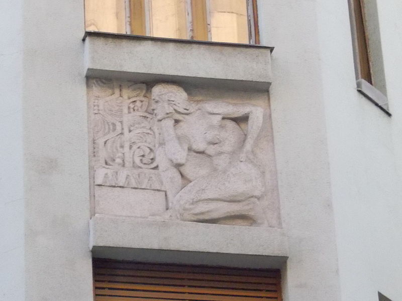 File:Art Nouveau building. Relief. - 36, Hegedűs St., Budapest.JPG