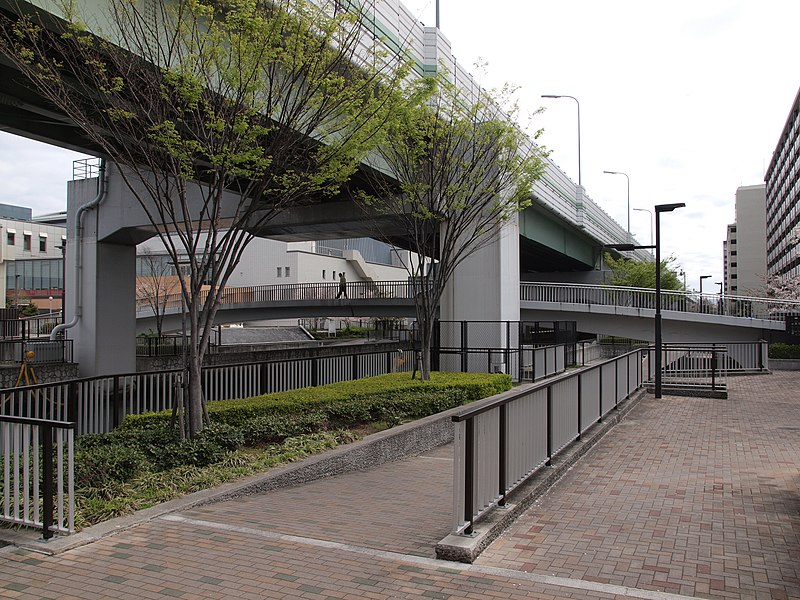 File:Asahieno-bashi, Osaka01.JPG