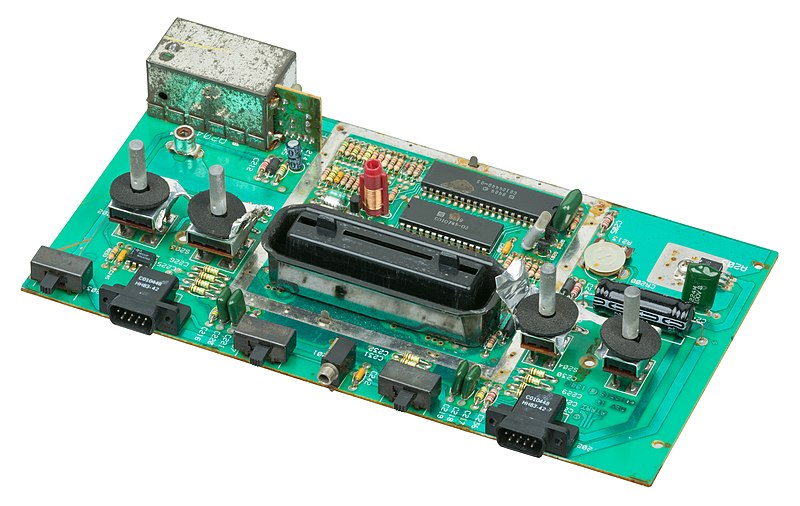 File:Atari-2600-Four-Switch-Motherboard-03.jpg