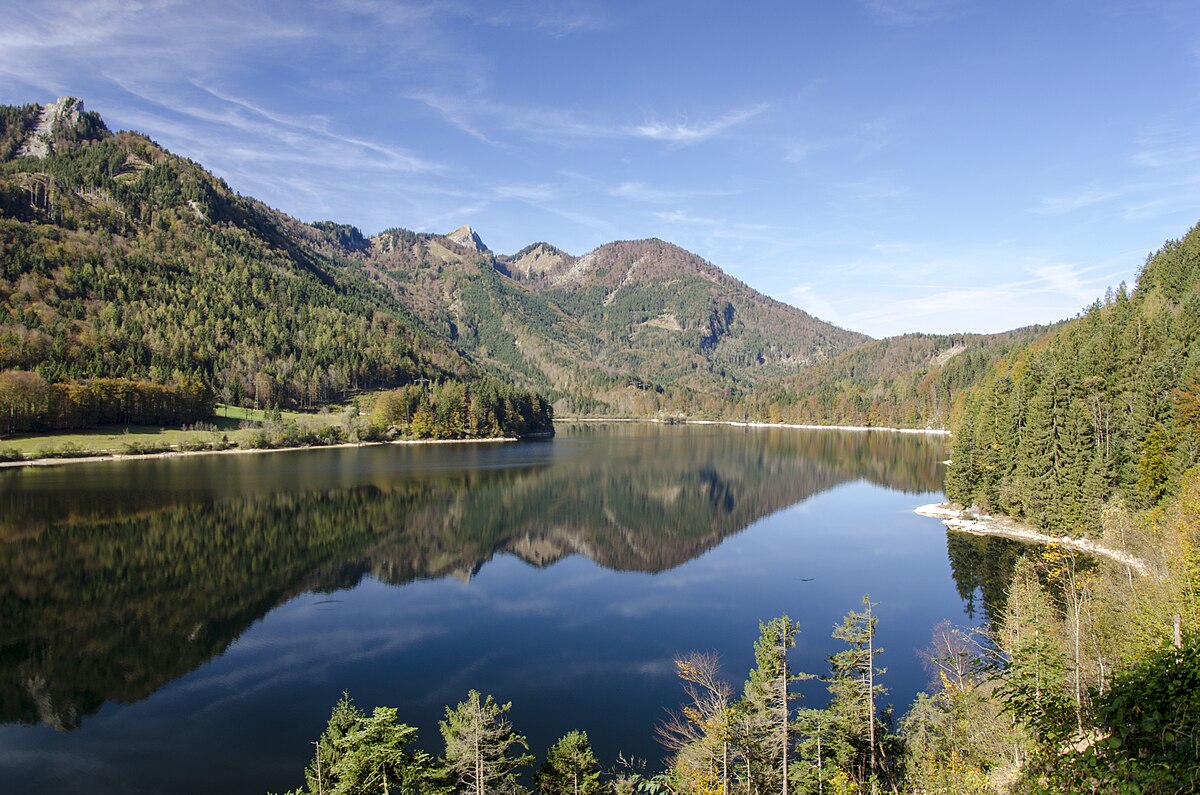 1200px Austrian_mountains_over_a_lake_%28Unsplash%29