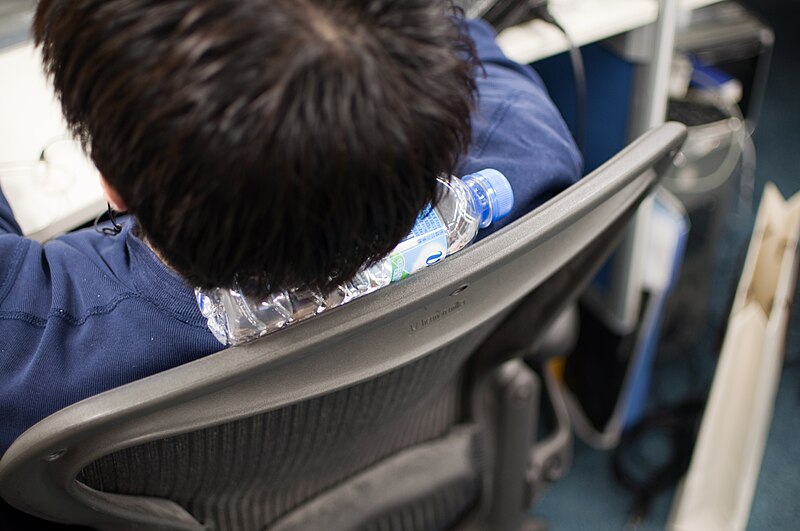 File:Baby's neck supported by water bottle.jpg