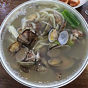 Kal-guksu (en) (cuisine coréenne).