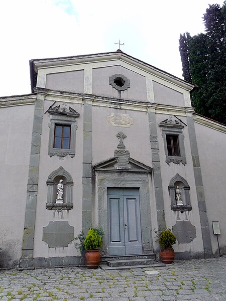 File:Barga-chiesa santissimo crocifisso-complesso.jpg