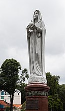 Tượng Đức Mẹ Hòa bình tại quảng trường Công xã Paris