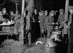 Utspisning vid Helsingfors skyddskårers övning 27 november 1936.