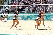 Deutsch: Beachvolleyball bei den Olympischen Jugendspielen 2018; Tag 9, 15. Oktober 2018; Mädchen, Viertelfinale: USA-Spanien 2–1 (21–19/17–21/15–9) English: Beach volleyball at the 2018 Summer Youth Olympics at 15 October 2018 – Girls Quarterfinals: USA-Spain 2–1 (21–19/17–21/15–9)