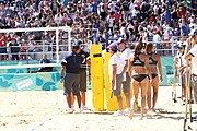 Deutsch: Beachvolleyball bei den Olympischen Jugendspielen 2018; Tag 9, 15. Oktober 2018; Mädchen, Viertelfinale: USA-Spanien 2–1 (21–19/17–21/15–9) English: Beach volleyball at the 2018 Summer Youth Olympics at 15 October 2018 – Girls Quarterfinals: USA-Spain 2–1 (21–19/17–21/15–9)