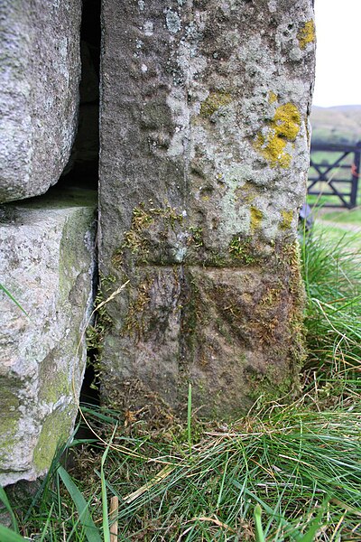 File:Benchmark on gatepost beside track to Deep Gill - geograph.org.uk - 4194949.jpg