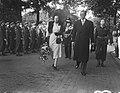 Bezoek Koninklijke Familie aan Overijssel. Koningin Juliana en prins Bernhard in, Bestanddeelnr 903-6516.jpg
