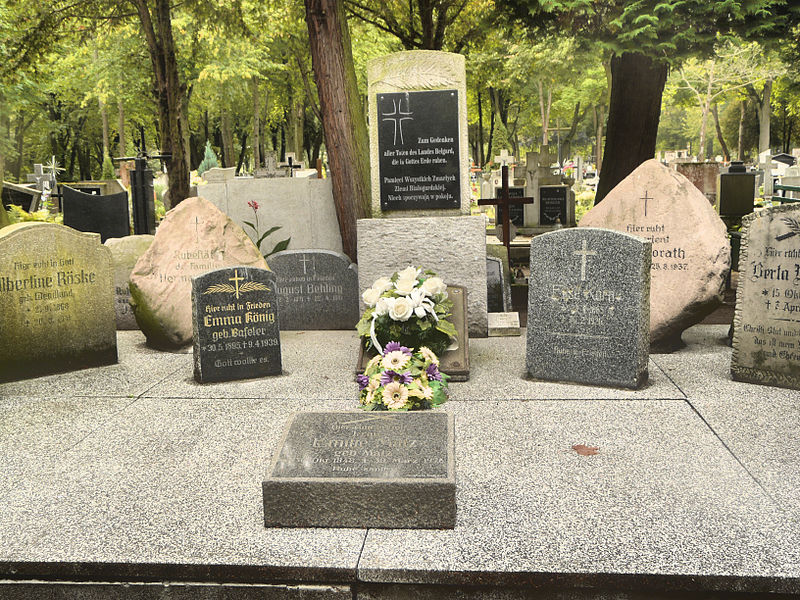 File:Białogardzki cmentarz komunalny - lapidarium niemieckie.jpg