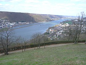 Blick vom Ehrenmal oberhalb von Rheinbrohl