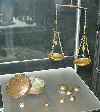 维京贸易商用的秤和砝码，用在测量银，有时也拿来测量金，来自锡格蒂纳箱（英语：Sigtuna box）