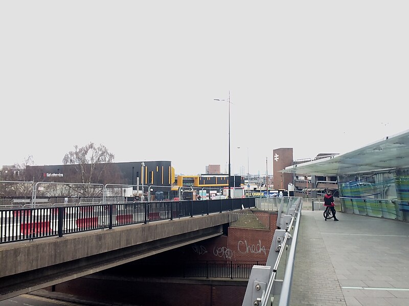 File:Bridges near Wolverhampton railway station.jpg