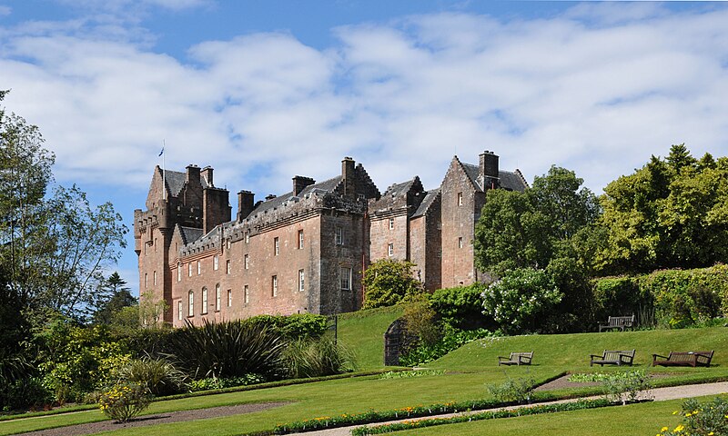 File:Brodick Castle Main Building East 01.jpg