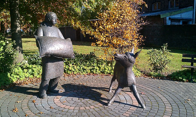 File:Bronzeskulptur Müller mit seinem Esel in Grefrath-Mülhausen - panoramio.jpg