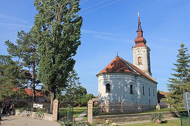 Buđanovci, crkva Sv. Mihaila i Gavrila 002.jpg