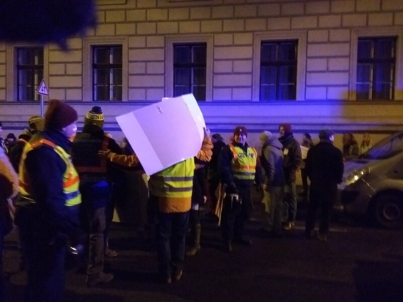 File:Budapest protest 2018-12-16 17-18-51.jpg