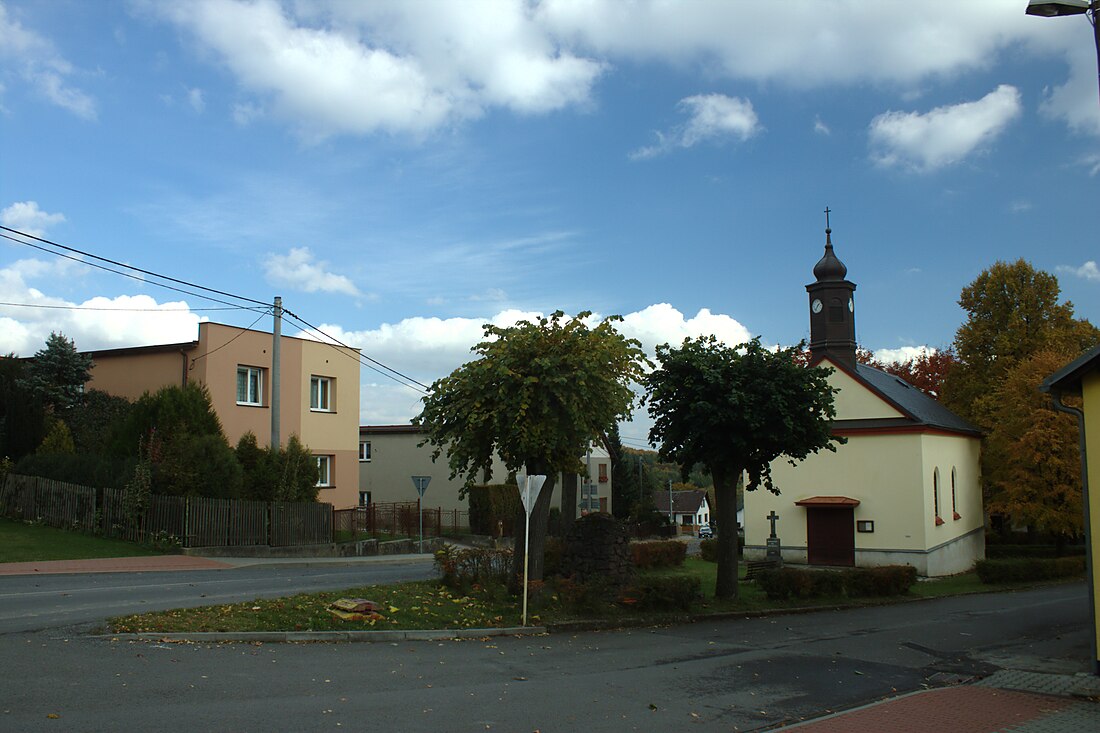 File:Budišovice, náves.jpg