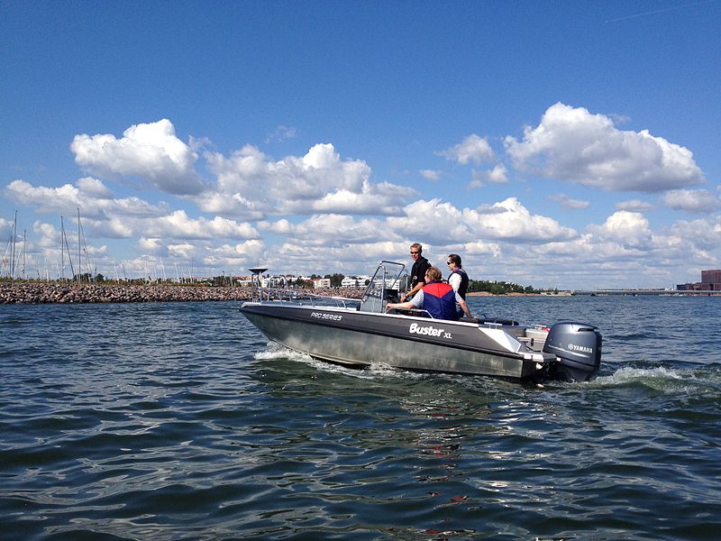 File:Buster XL boat Helsinki Lauttasaari.jpg