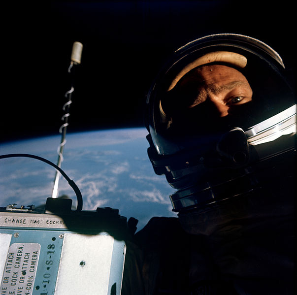 File:Buzz Aldrin self-photograph during Gemini 12 EVA (S66-62926).jpg
