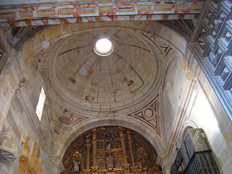 File:Cantabria BarcenaCicero cupula capilla palacioRugama lou.JPG