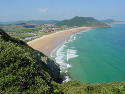 Vista da praia de Berria de Santoña)