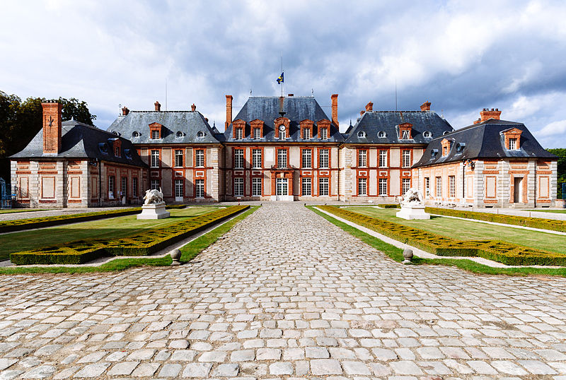 File:Chateau de Breteuil, de face.jpg